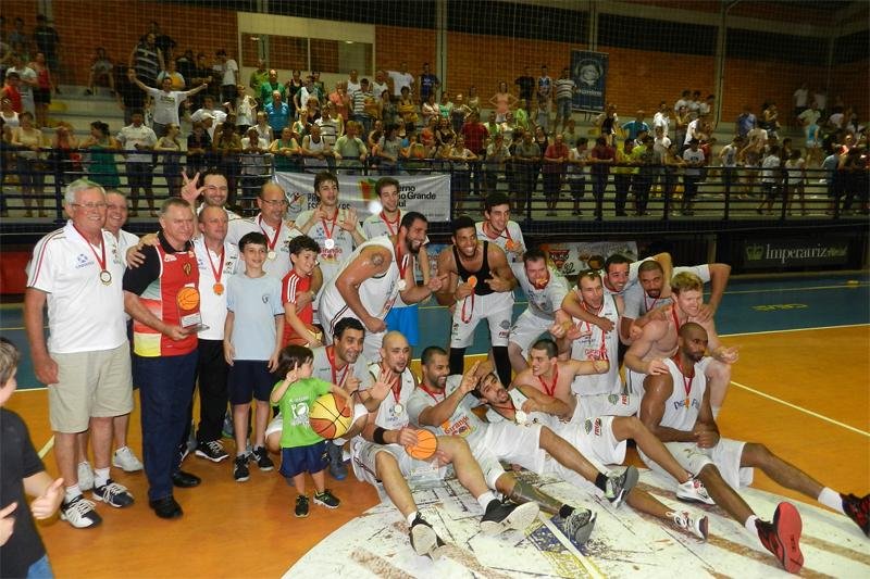 Bira de Lajeado &eacute; Hexacampe&atilde;o do Ga&uacute;cho de Basquete