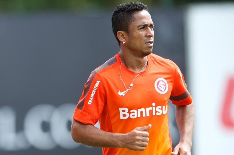 Jorge Henrique se diz feliz no Inter apesar da amea&ccedil;a de rebaixamento