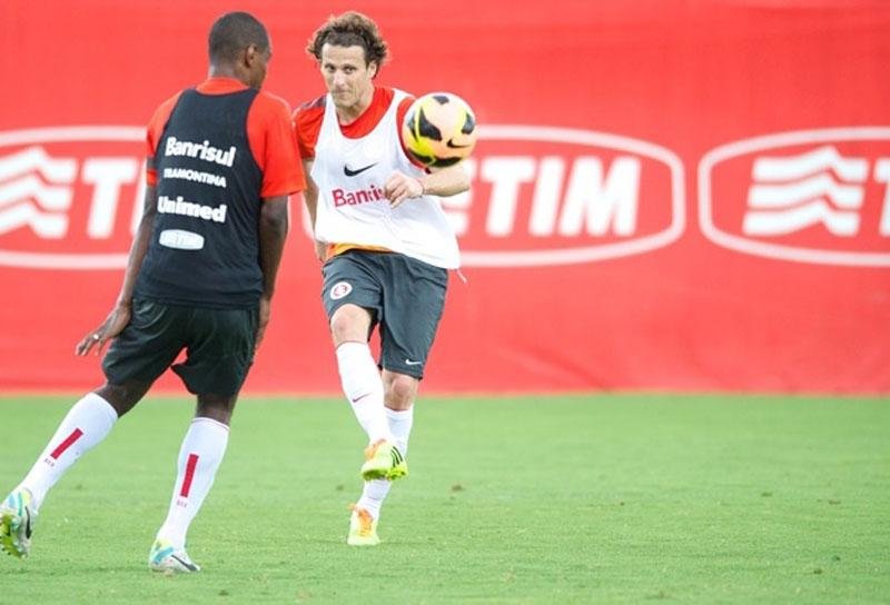 Uruguaio Forl&aacute;n deve ganhar vaga no time titular colorado