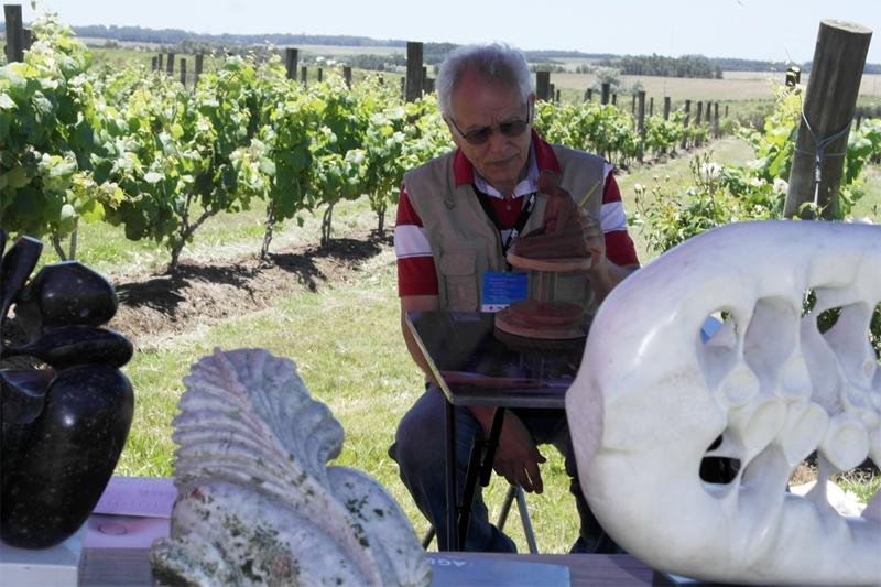 Escultor ga&uacute;cho Paulo Aguinsky exp&otilde;e no Art Experience