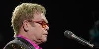 Elton John foi alvo de protestos na Rússia