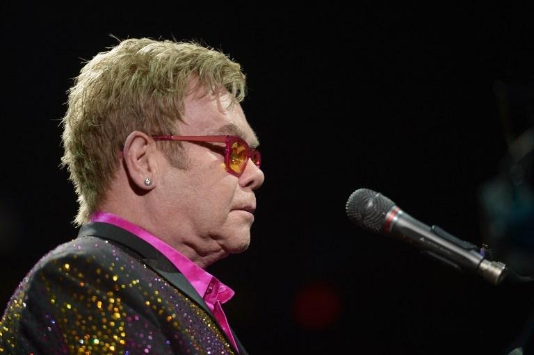 Elton John foi alvo de protestos na R&uacute;ssia