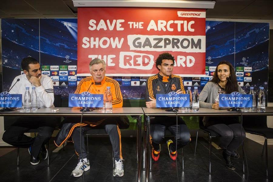 Com cartaz, grupo divulgou campanha para salvar o &Aacute;rtico