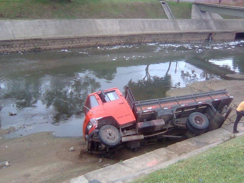 Tr&acirc;nsito ficou interrompido para remo&ccedil;&atilde;o