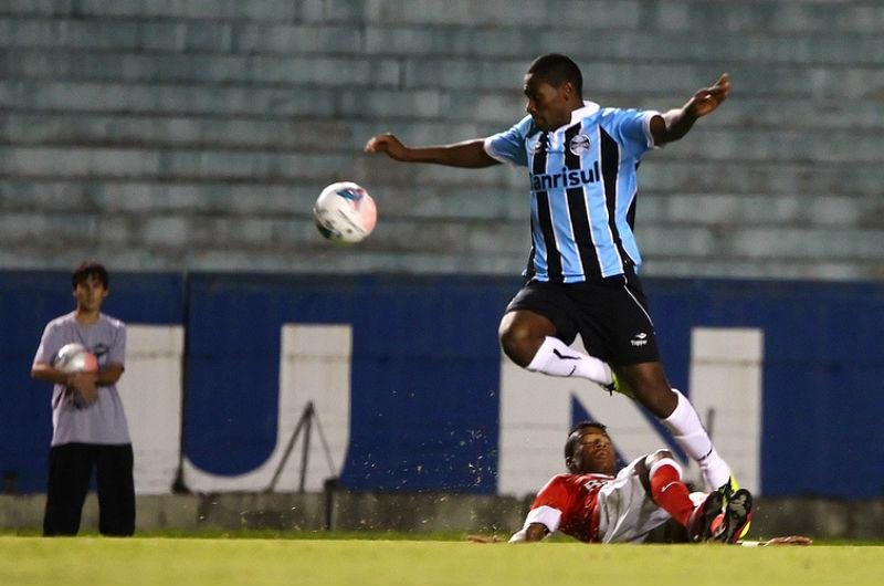 Lateral Tinga recebeu sondagem do Real Madrid B