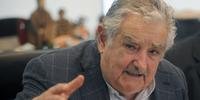 Mujica planeja adotar dezenas de crianças após mandato