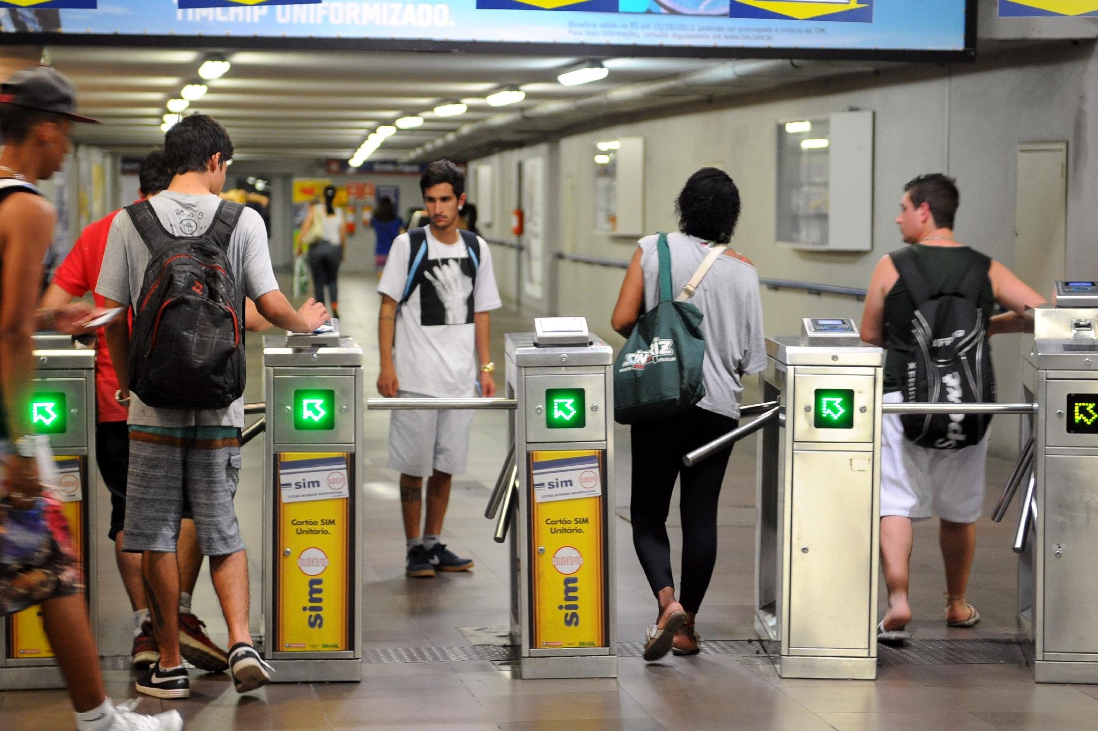 Os metrovi&aacute;rios est&atilde;o em greve desde sexta-feira em virtude do reajuste do plano de sa&uacute;de dos funcion&aacute;rios