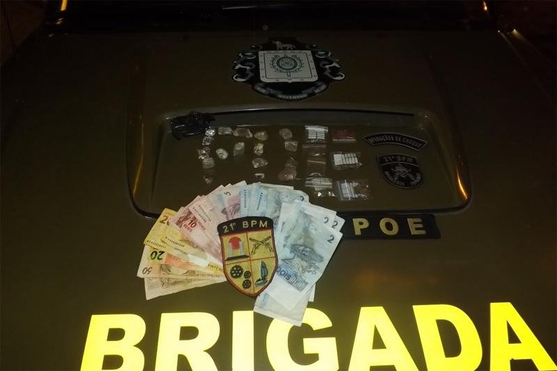 Suspeito foi flagrado com 24 trouxinhas de maconha na Restinga