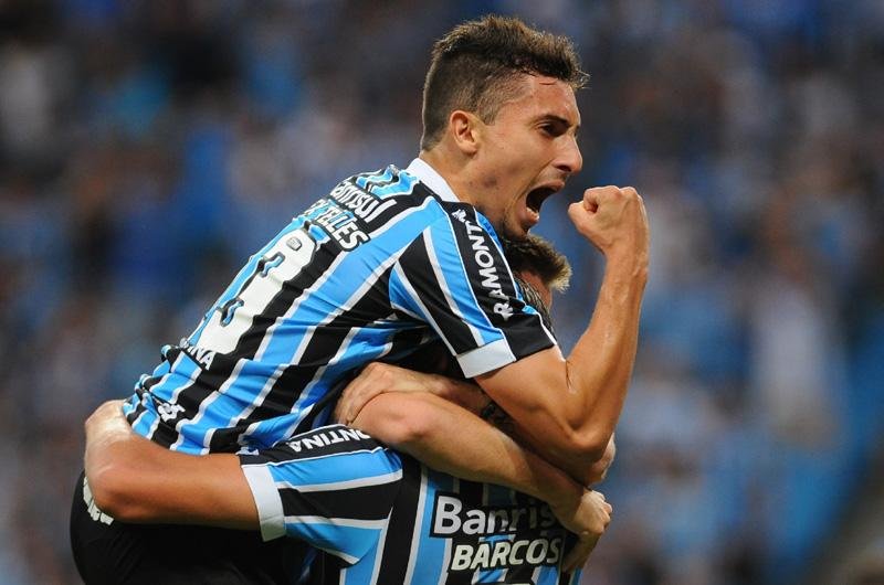 Gr&ecirc;mio encaminha venda de Alex Telles ao Galatasaray