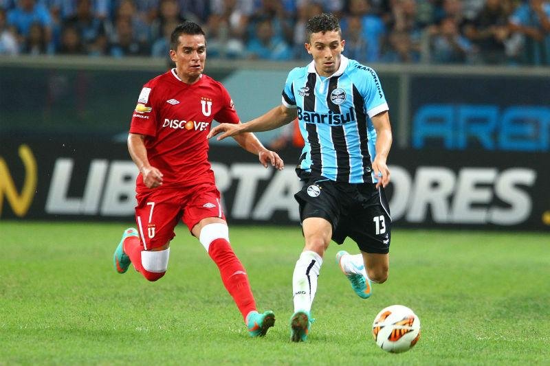 ALex Telles foi eleito o melhor lateral-esquerdo do Brasileir&atilde;o