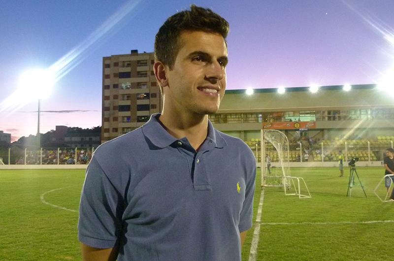 Goleiro ganha vaga no time com a sa&iacute;da de Dida