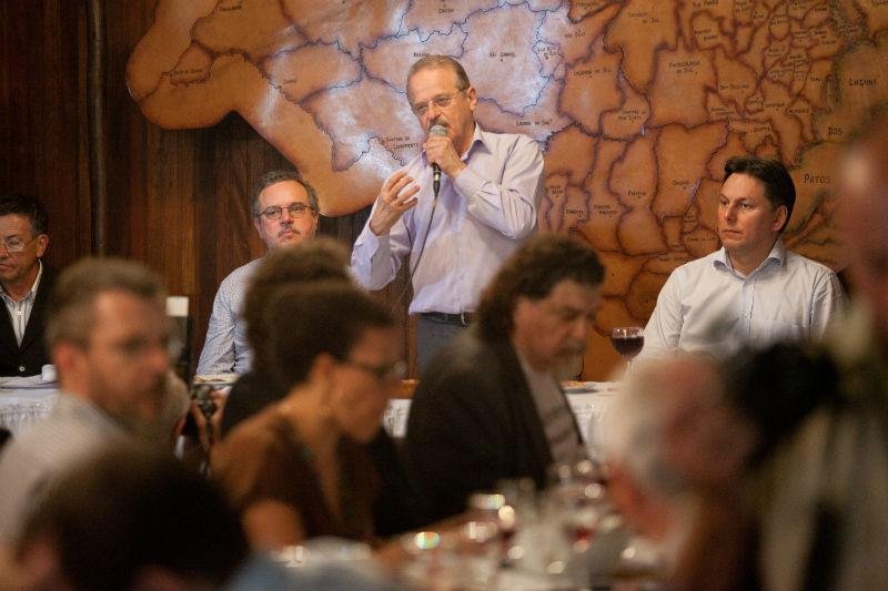 Tarso anuncia novos secret&aacute;rios para vagas do PDT