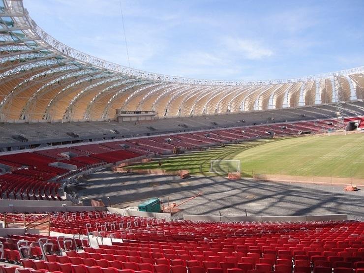 Oper&aacute;rios estrangeiros ilegais s&atilde;o identificados no Beira-RIo