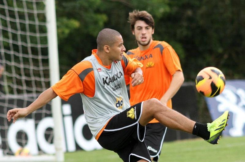 Diretor do Inter elogia Wellington Paulista