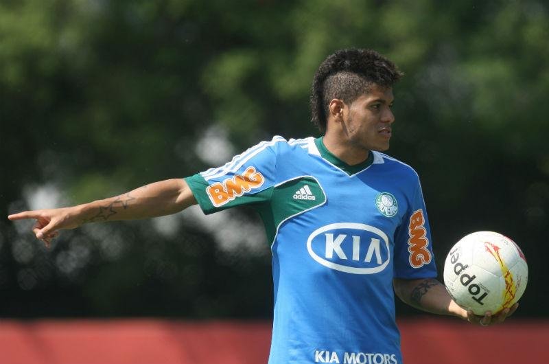 Gr&ecirc;mio quer ao menos 5 milh&otilde;es de euros por Leandro