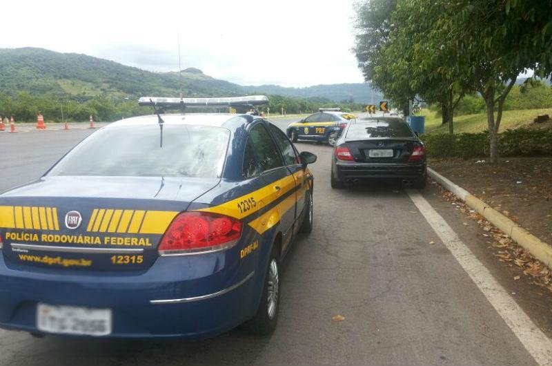PRF flagra carro a 206 km/h na freeway