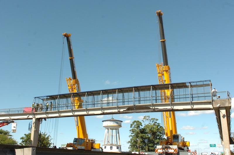 Retirada de passarela obriga bloqueio total da freeway