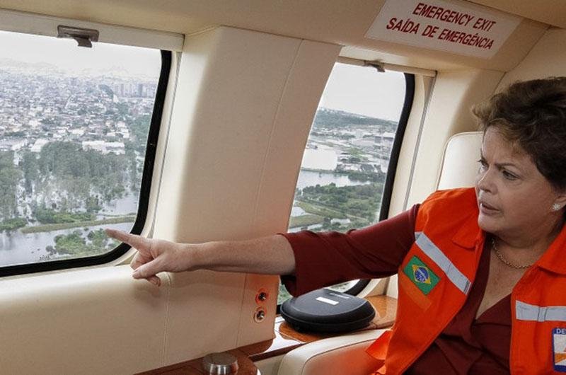 Dilma sobrevoou &aacute;reas atingidas por chuvas