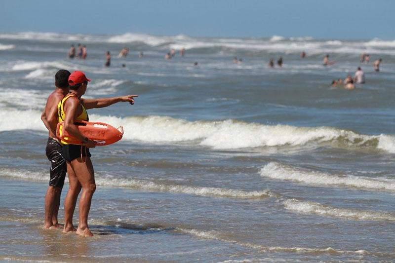 Mais de 30 salvamentos s&atilde;o registrados nos primeiros dias da Opera&ccedil;&atilde;o Golfinho