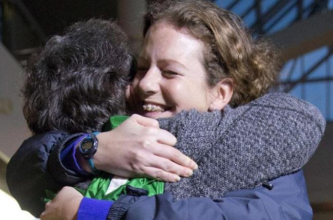 Libertada na R&uacute;ssia, bi&oacute;loga Ana Paula Maciel j&aacute; pode retornar ao Estado
