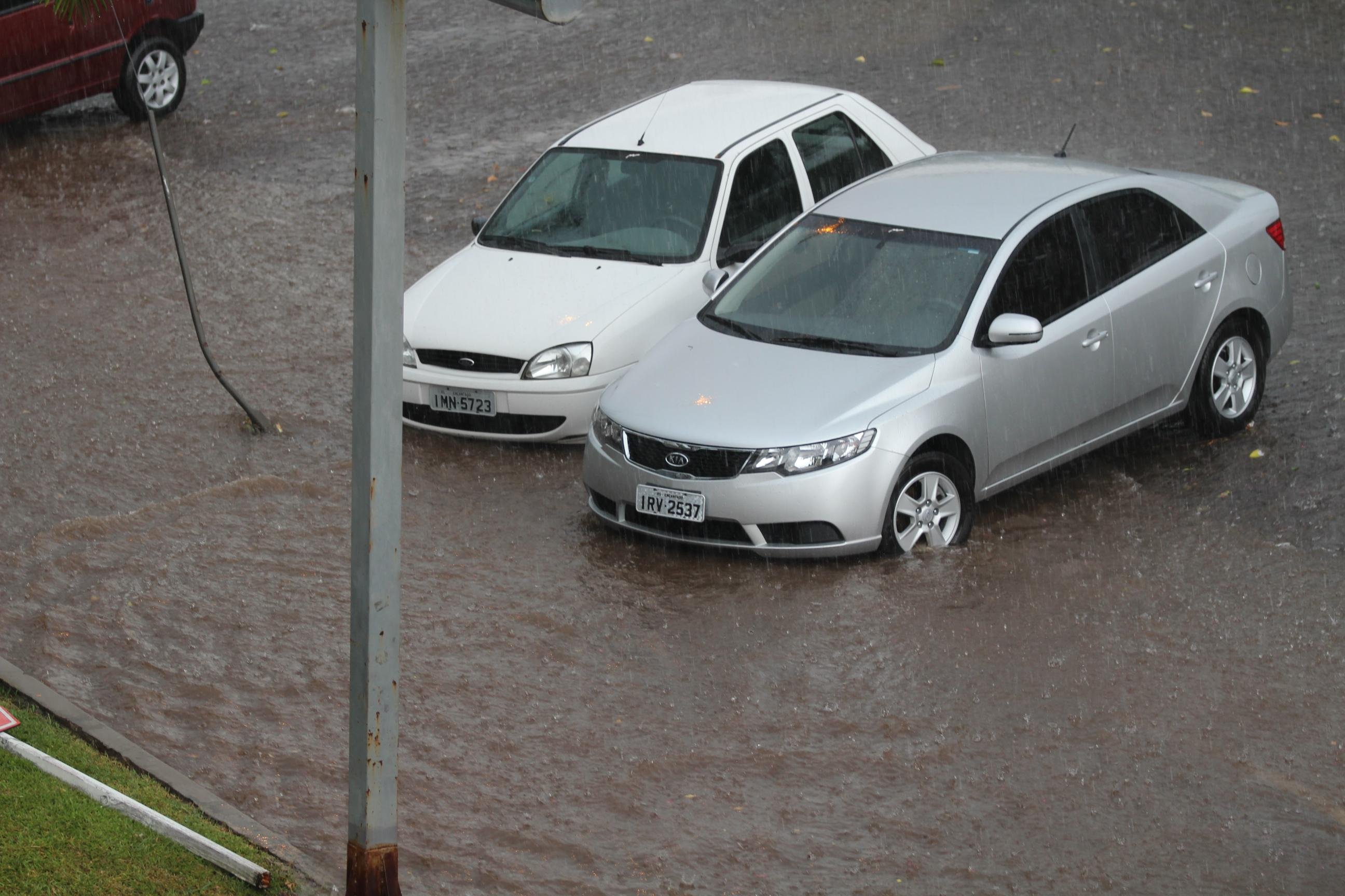 Encantado teve granizo e alagamentos na &aacute;rea central da cidade