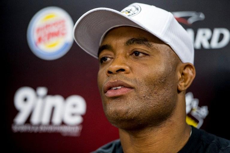 Anderson Silva deixa hospital e passa Ano-Novo com fam&iacute;lia 