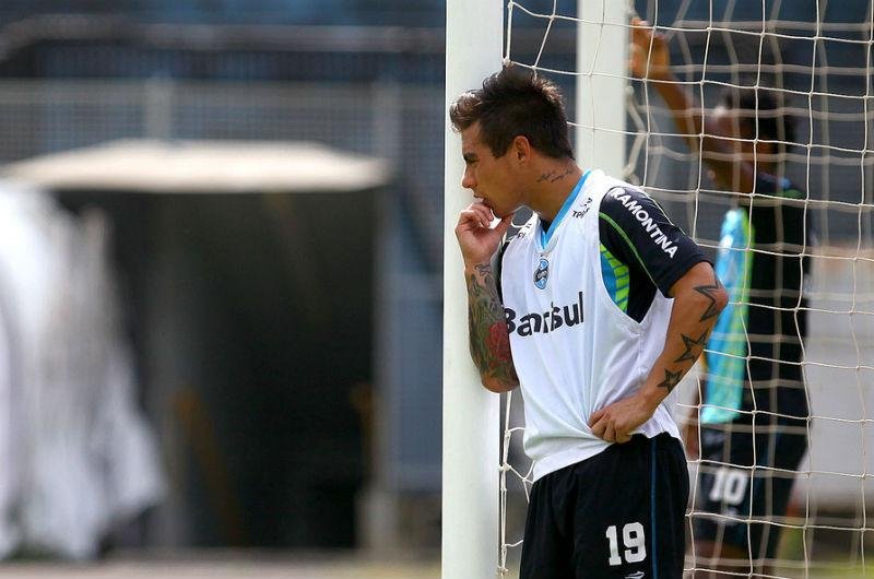 Santos est&aacute; pr&oacute;ximo de fechar com Vargas