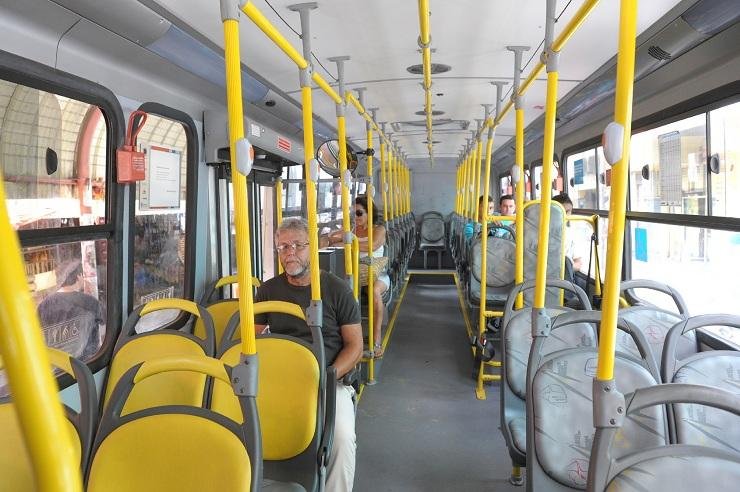 Menos de um ter&ccedil;o dos &ocirc;nibus de Porto Alegre tem ar-condicionado