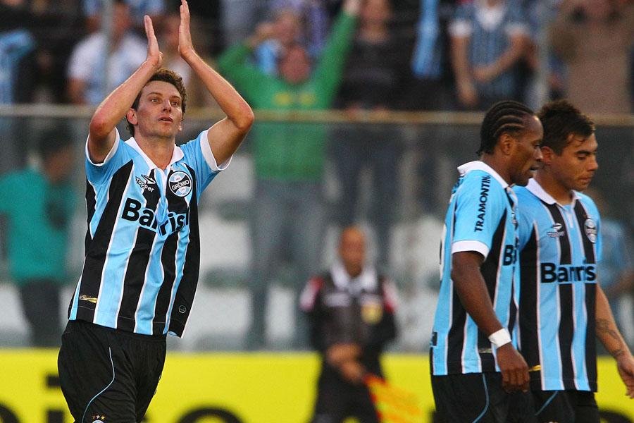 Elano ainda tem futuro incerto