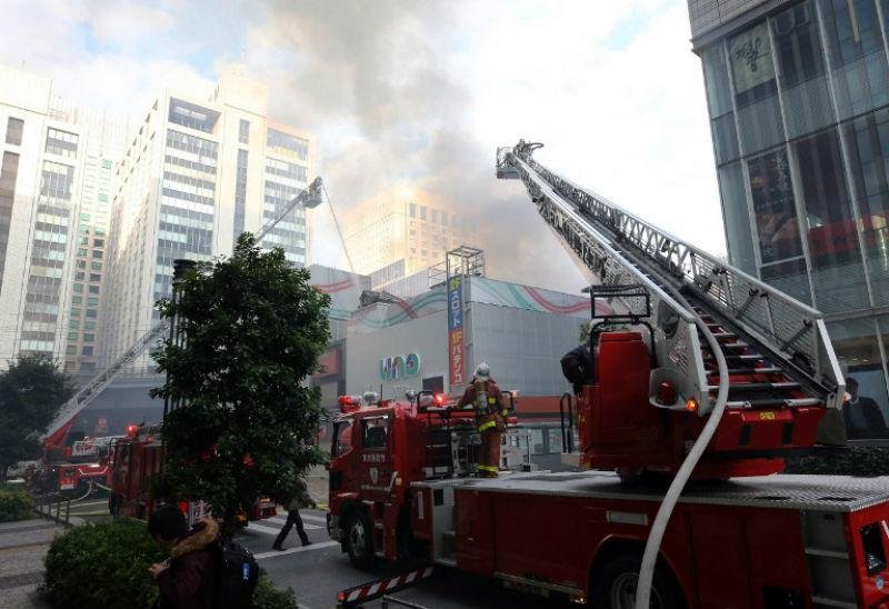 Inc&ecirc;ndio paralisou os trens na capital japonesa