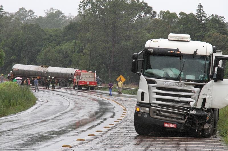 Acidentes com sete ve&iacute;culos congestionam a BR 386 em Estrela