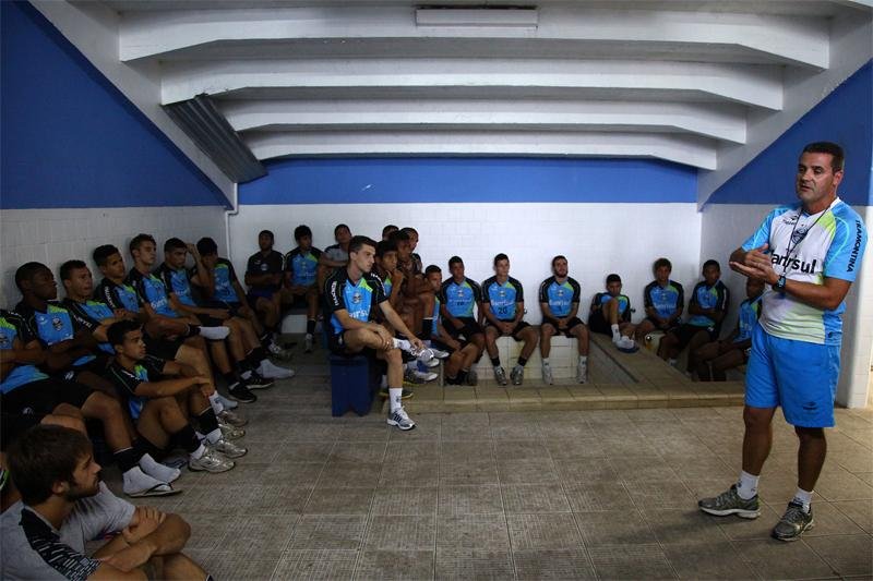 Jovens da base se apresentaram nesta sexta