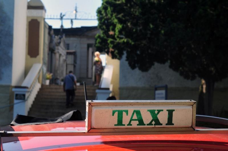 Corpo de taxista assassinado &eacute; sepultado em Porto Alegre