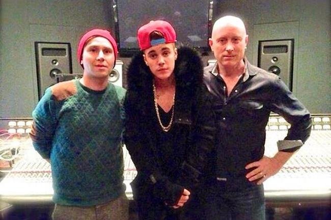Justin Bieber grava nova m&uacute;sica em est&uacute;dio, ap&oacute;s anunciar aposentadoria