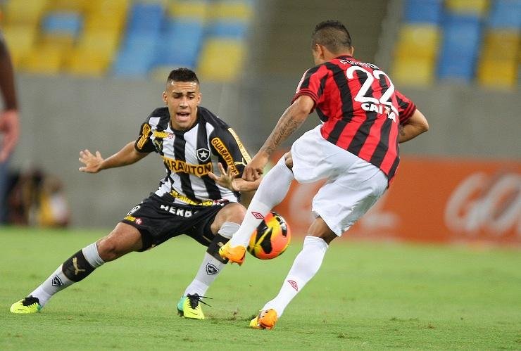 Jogador, de 20 anos, chega por empr&eacute;stimo de um ano