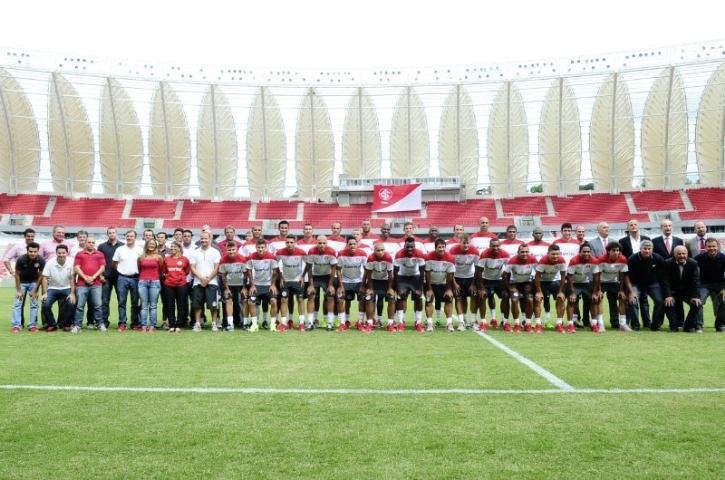 Dupla de gringos ficou fora da apresenta&ccedil;&atilde;o colorada nessa quarta