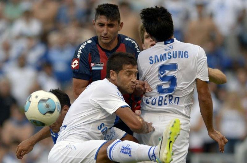 Alan Ruiz (no centro) tem 20 anos e atua no San Lorenzo