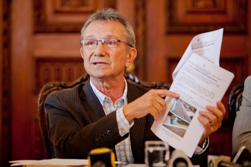 An&uacute;ncio da sa&iacute;da de servidores foi feito pelo secret&aacute;rio Luiz Carlos Busato