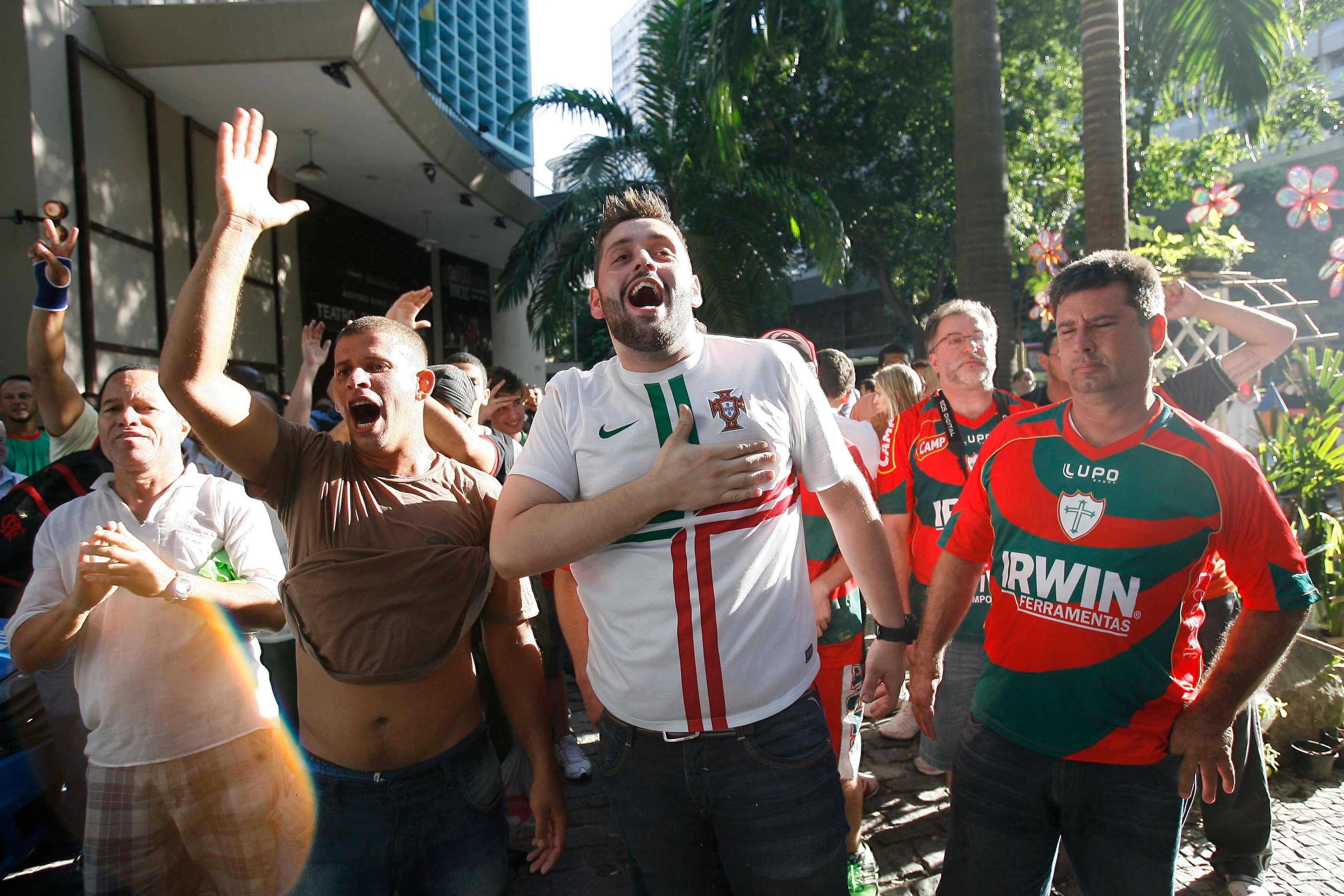 Torcedor da Lusa obt&eacute;m liminar e volta a rebaixar o Fluminense