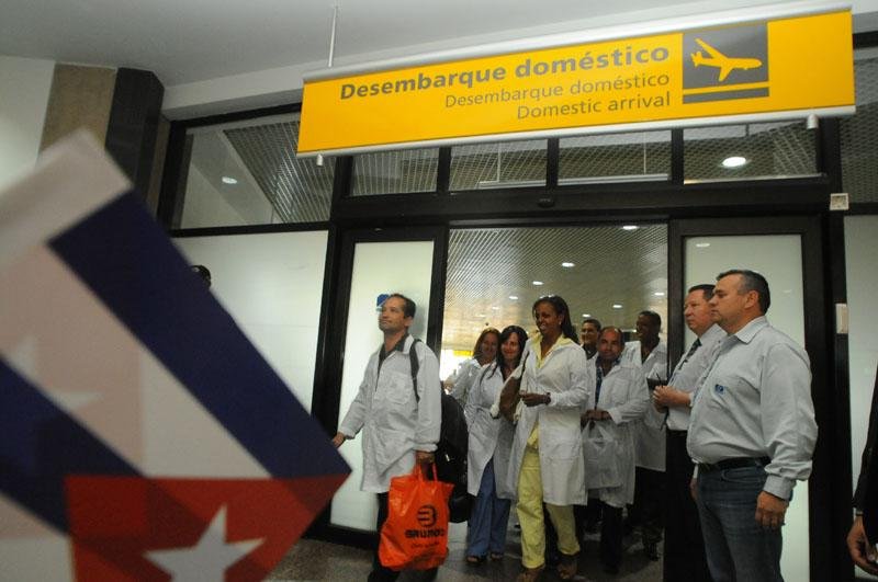 Governo poder&aacute; trazer mais m&eacute;dicos cubanos