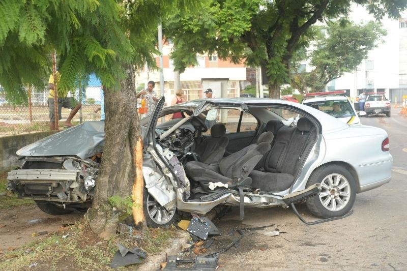 Acidente deixa motorista ferido em Porto Alegre