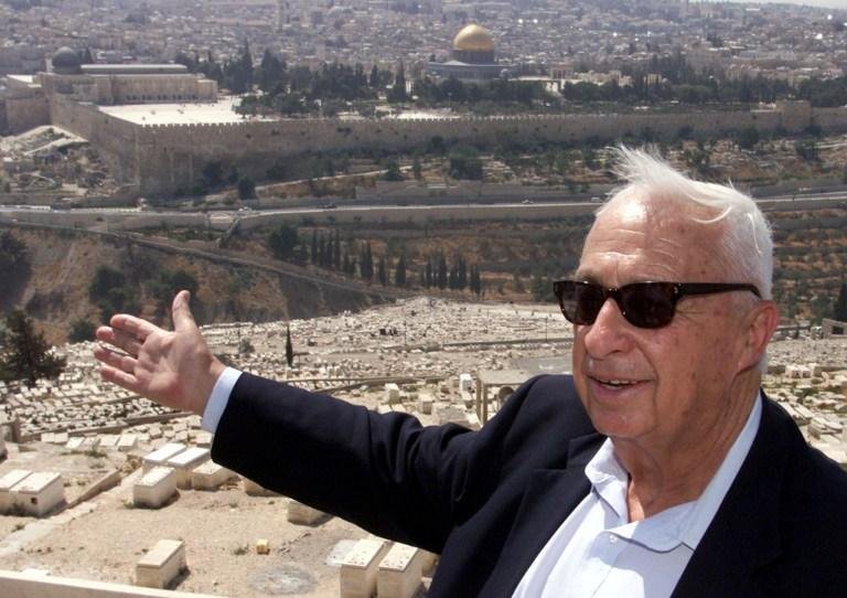 Sharon visita a velha Jerusalem em 2000