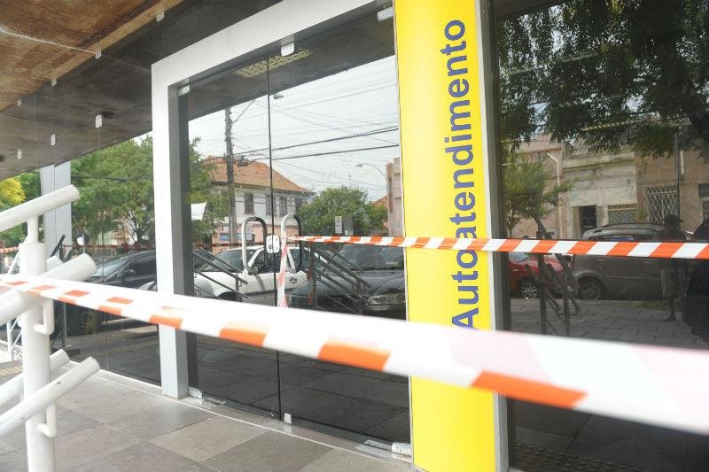 Caixa eletr&ocirc;nico &eacute; arrombado em Porto Alegre