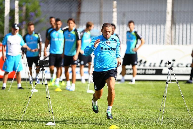 Gr&ecirc;mio faz teste de velocidade em primeiro treino em Bento Gon&ccedil;alves