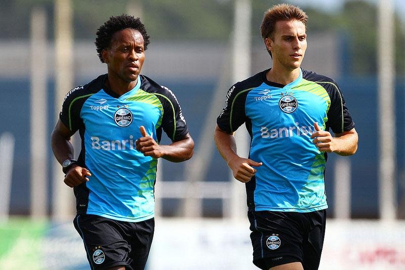 Bressan prev&ecirc; grande disputar por vaga no time gremista