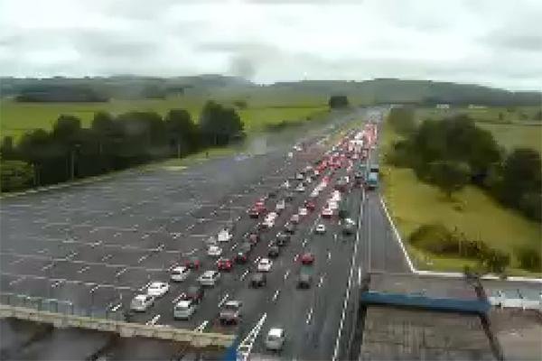 Movimento de retorno do litoral &eacute; intenso nas rodovias ga&uacute;chas