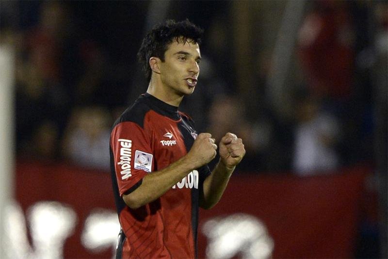 Pai destacou interesse do Newell&acute;s, mas apontou falta de dinheiro
