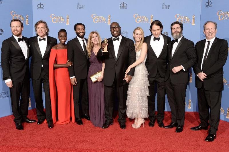 Elenco de &acute;Doze Anos de Escravid&atilde;o&acute; comemora a conquista de Melhor Filme de Drama