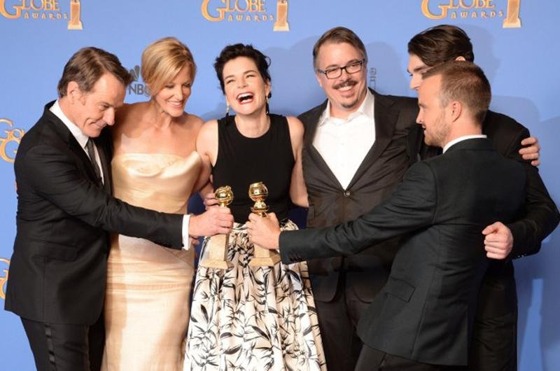 Atores e produtores da s&eacute;rie &acute;Breaking Bad&acute; comemoram as conquistas de Melhor S&eacute;rie e Melhor Ator