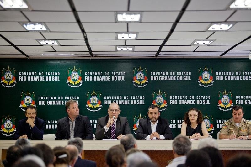 Entrevista coletiva contou com a presen&ccedil;a de prefeitos e dos secret&aacute;rios da Sa&uacute;de e da Infraestrutura